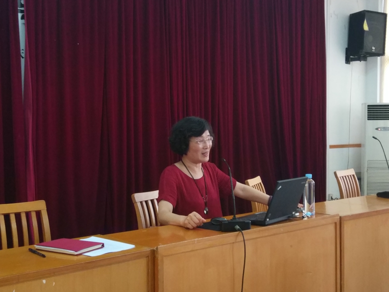 江苏省前中国际分校高一年级举办青春期教育讲座