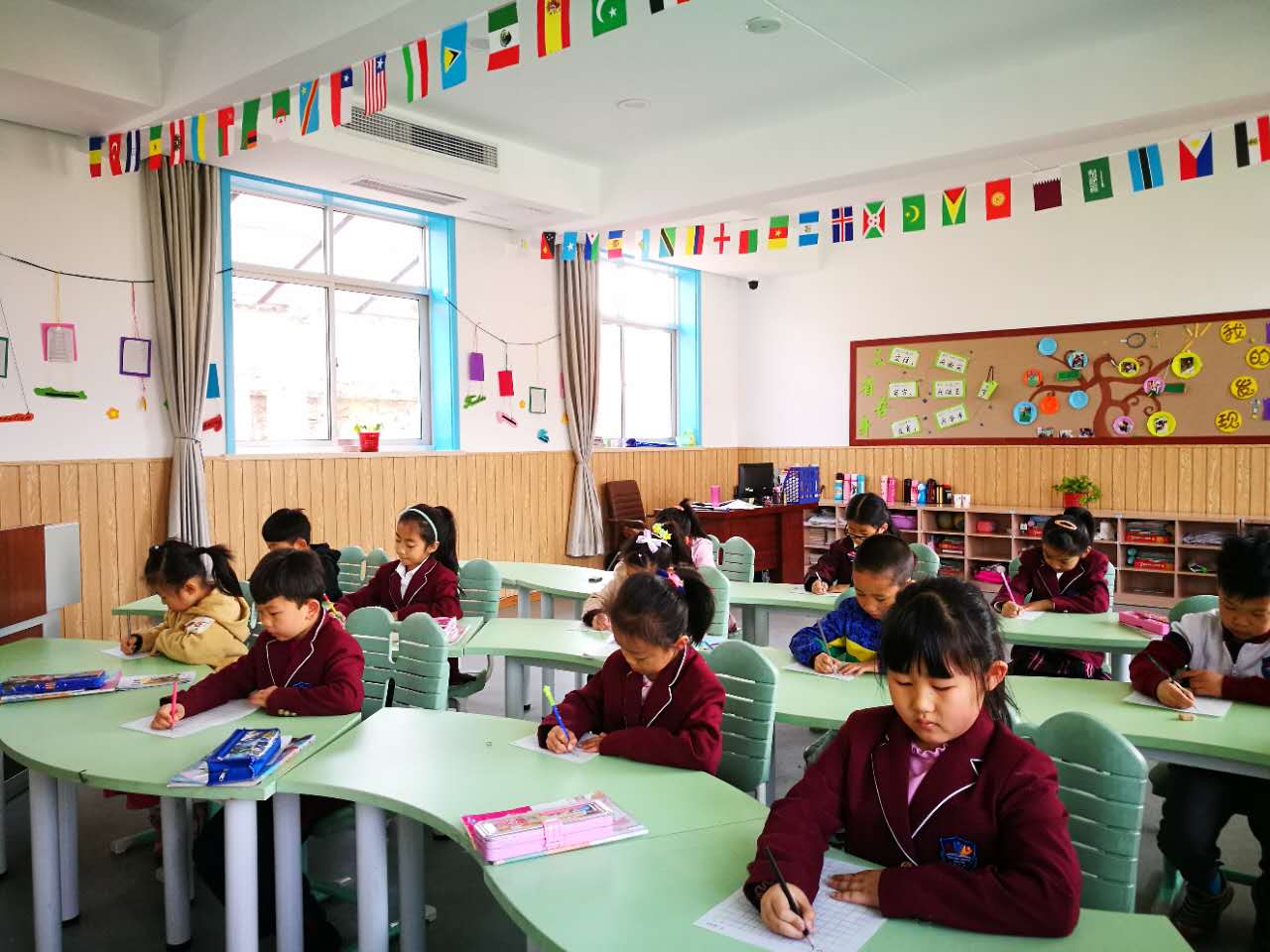 妙笔写方块，横竖撇捺间——记小学部汉字听写大赛