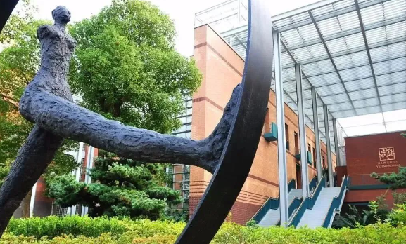 2024年上海包玉刚国际学校招生学费是多少？