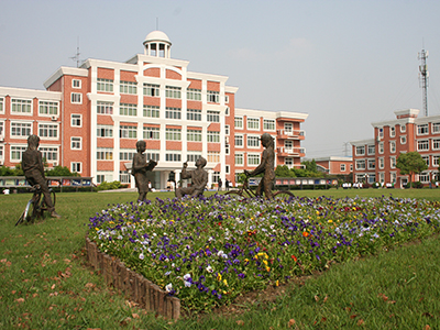 上海领科教育学校的学费是多少?