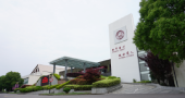 上海美达菲学校高中多少钱一年？