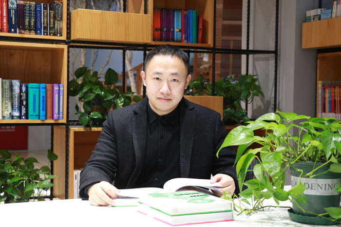 李晨 化学老师 毕业于西北大学，有机化学硕士，曾获国家励志奖学金，研究生国家奖学金。曾赴加拿大皇后大学参与研究项目。在权威科学期刊上发表研究文章数篇。从事多年化学课程，A level、IGCSE化学，AP化学教学