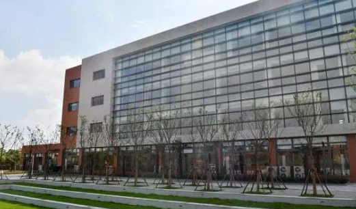 上海耀华临港校区学校设施