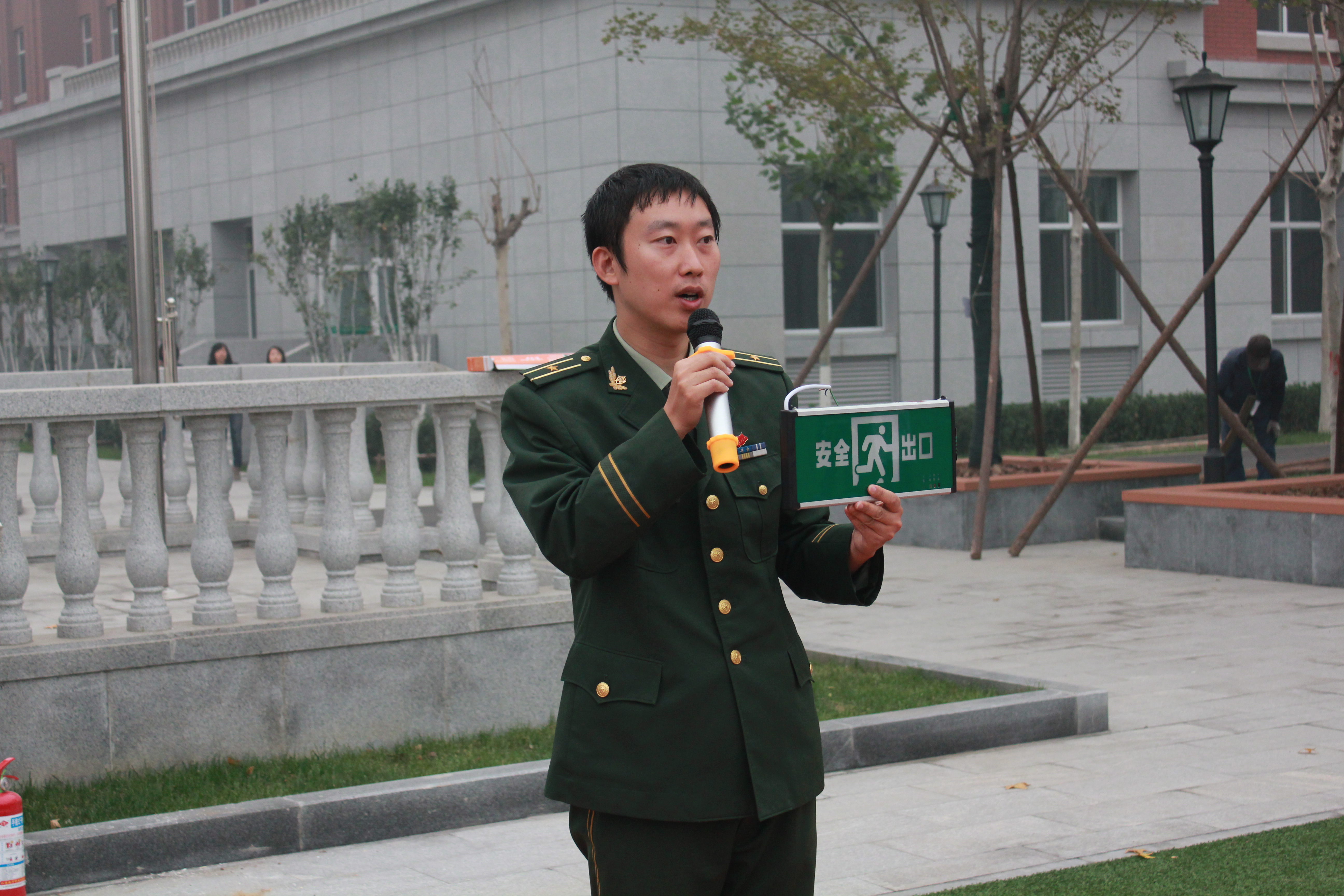 天津华苑枫叶国际学校举行消防知识培训及演习