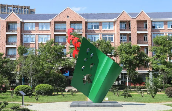 武汉枫叶国际学校国际高中2024-2025学年新学期报到攻略