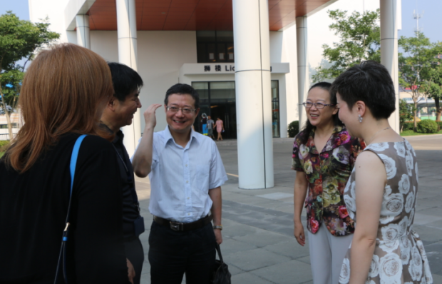 新学期无锡市教育局、锡山区教育局领导走访我校